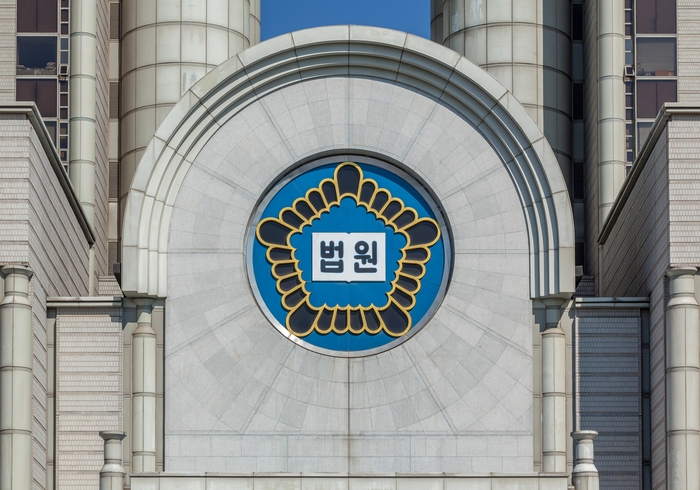 처음 만난 여성 손 잡아 강제추행 기소된 남성…法 “고의 없어” 무죄